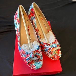 Floral wedges, brand new
